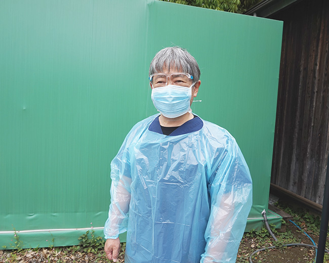 防護服の医者